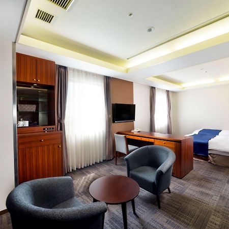 Surestay Plus Hotel By Best Western Shin-Ōsaka Eksteriør bilde